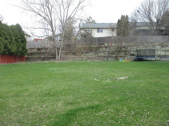 3rd image of 363 Creekside Ln