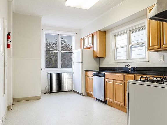 2nd image of 15 Baldwin Ave #2