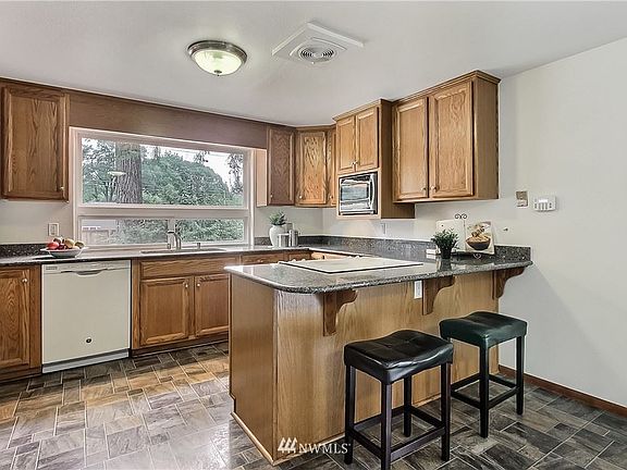 5th image of 2606 Greenlawn St SE