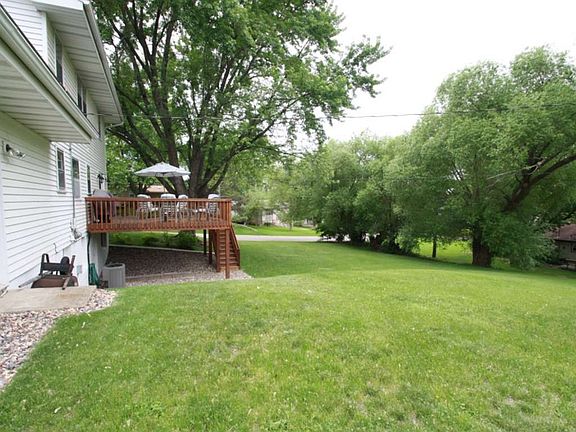 3rd image of 100 Woodcrest Dr