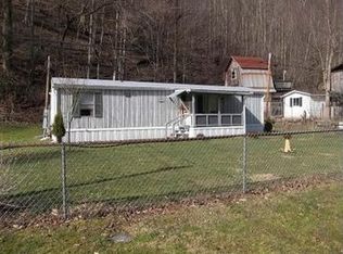 152 Davis Dr, Eskdale, WV 25075