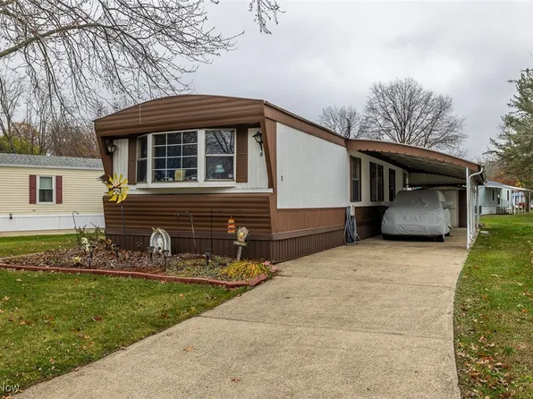 8 Parade St, Olmsted Falls, OH 44138