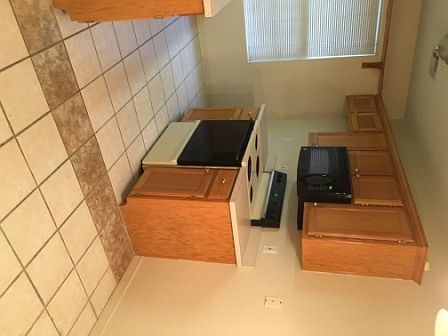 2nd image of 1218 W Jackson Cres S