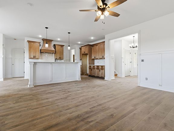 4th image of 111 Dawn Ct