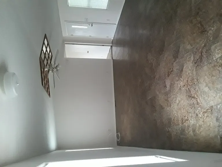 503 Uhland Rd — Photo 4