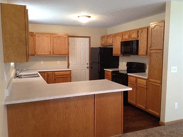 1344 Crescent Ct — Photo 3