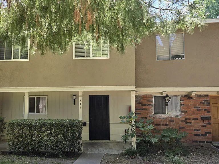 671 E Matchwood Pl — Photo 1