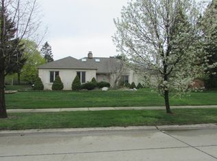 5021 Cardinal Dr, Troy, MI