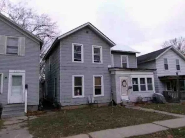 320 W Douglas, Freeport, IL 61032