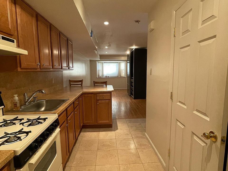 2nd image of 1414 E 70th St