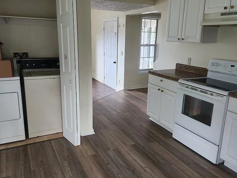 6024 Godwin Blvd — Photo 11