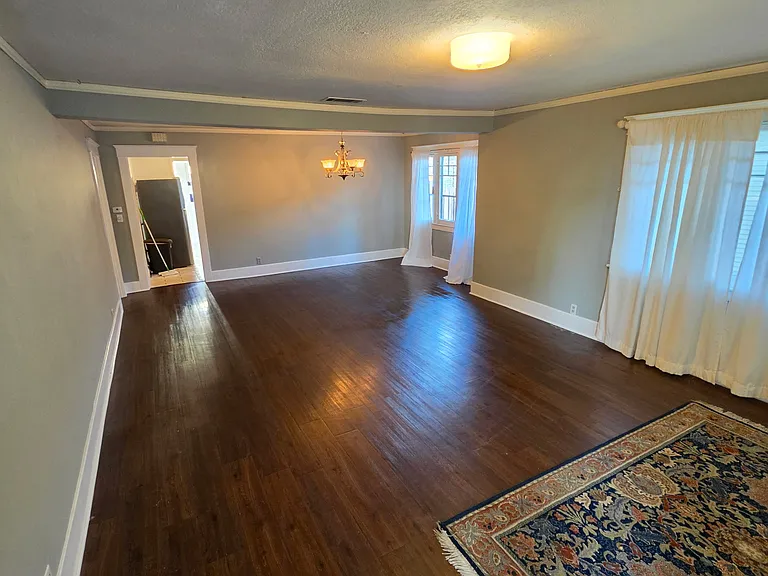 828 Orizaba Ave — Photo 3