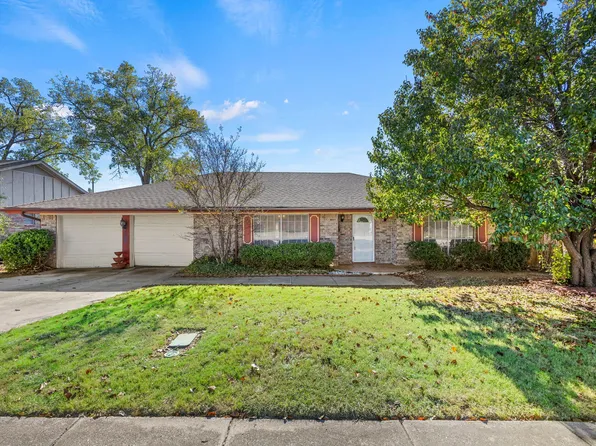 7258 Brentwood Stair Rd, Fort Worth, TX 76112