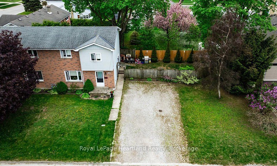 1st image of 49 Wellington St W