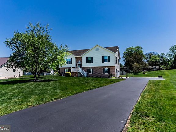 2nd image of 22 Cobblestone Dr