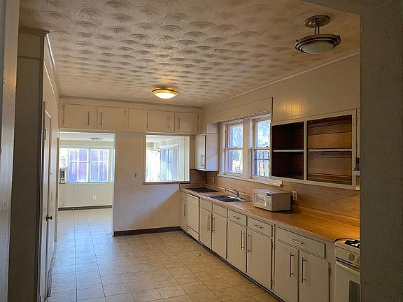 5th image of 915 Kensington Pl
