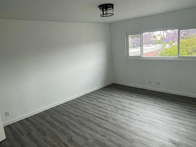 5747 Waring Ave #8 — Photo 20