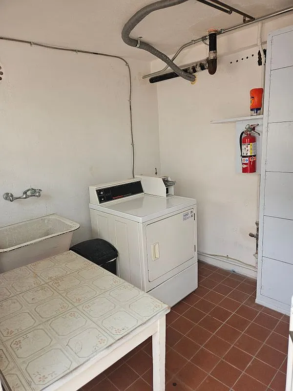 1 bed, 1.0 bath, 500 sqft, $2,200 — Photo 2