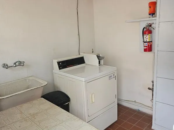 1033 Aviation Blvd, Hermosa Beach, CA 90254