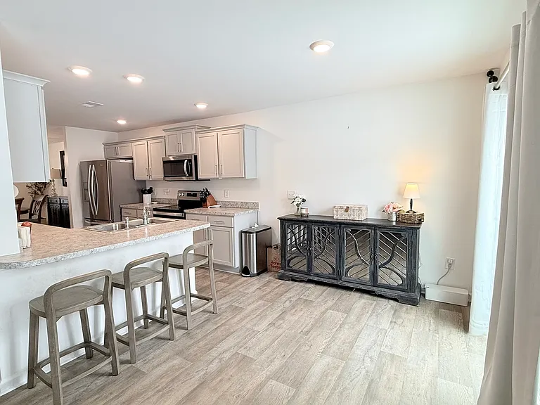 5021 Black Forest Dr — Photo 6