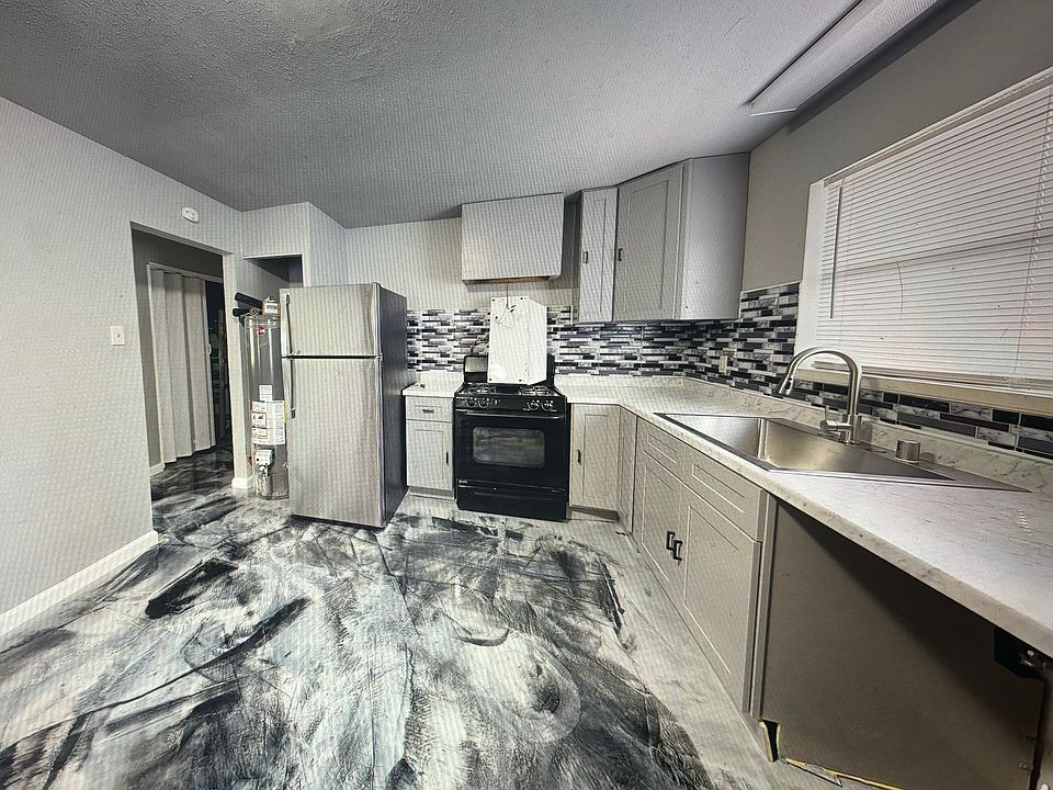1st image of 614 E Park St
