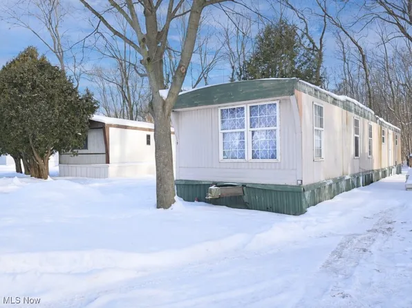 17 Hawaiian Dr, Madison, OH 44057