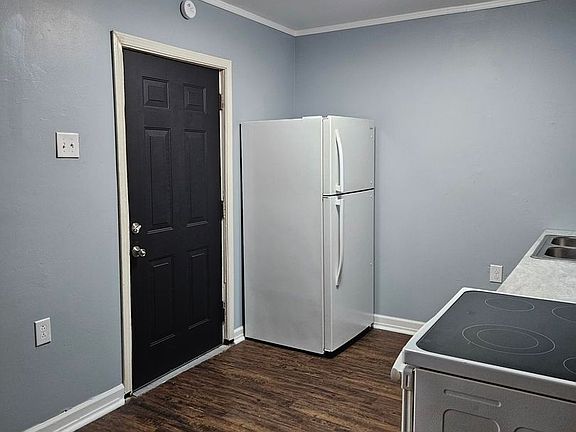 4th image of 210 Martin Ave #5