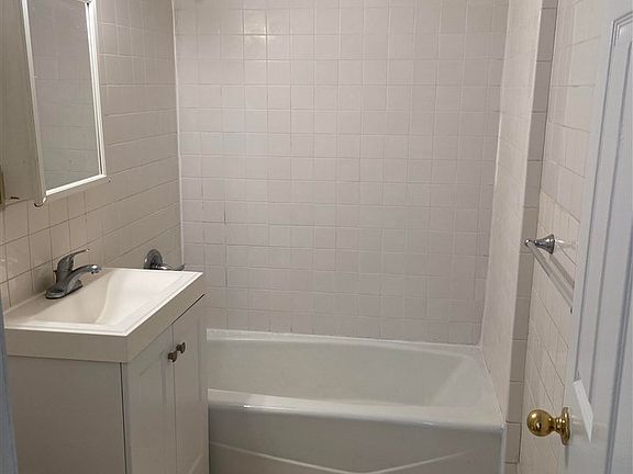 4th image of 518 Adams St