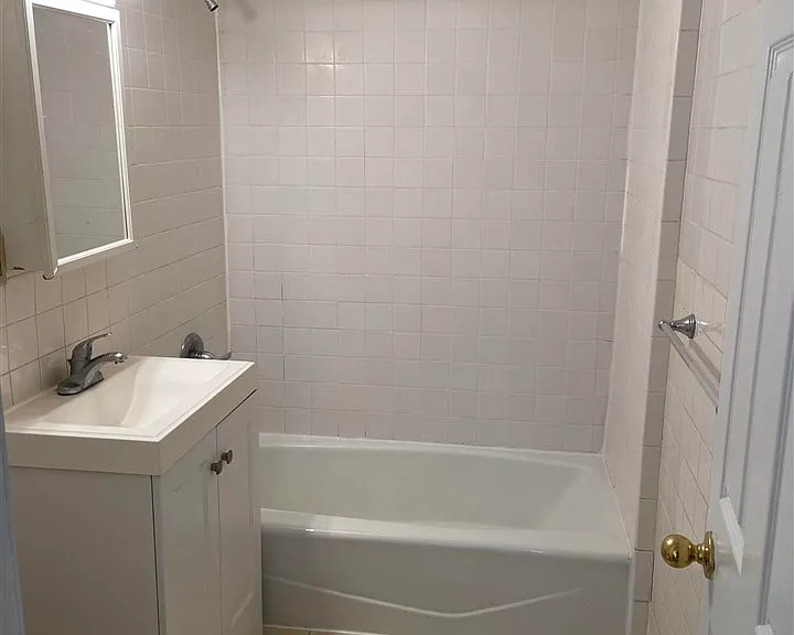 518 Adams St #REAR HOUSE — Photo 4