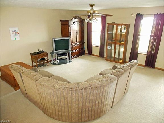 5th image of 796 Red Oak Ln