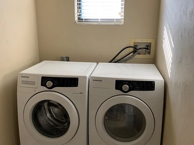 Washer/dryer in utility room