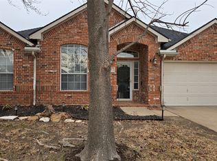 16 Mary Lou Ct, Mansfield, TX 76063