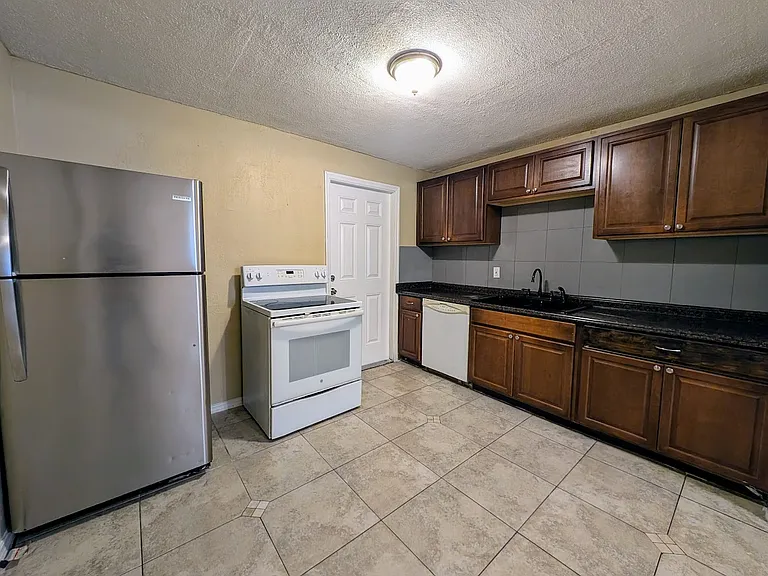 14912 Pinecrest Rd — Photo 2