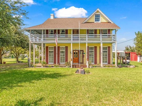 813 Nelson Ave, Port Bolivar, TX 77650