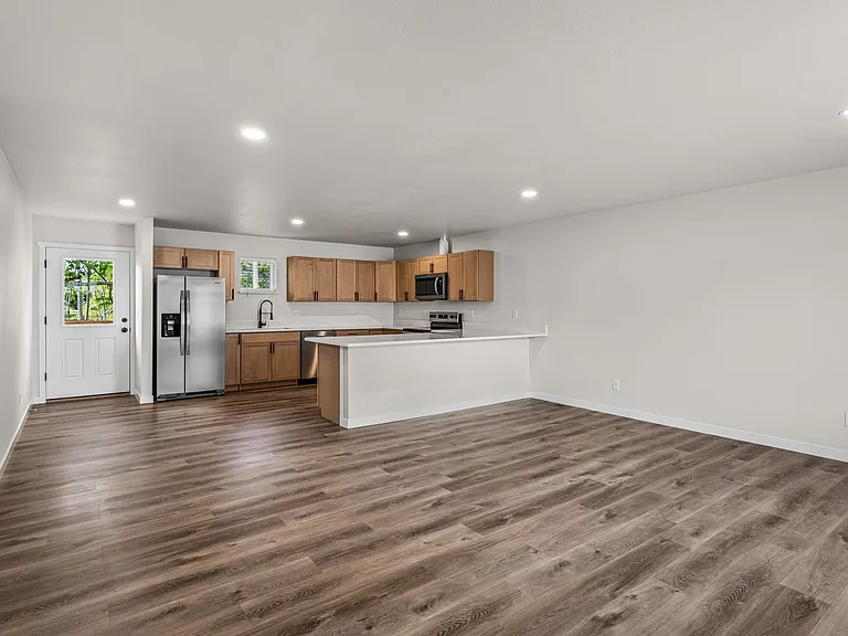 1302 S 14th Ave — Photo 1