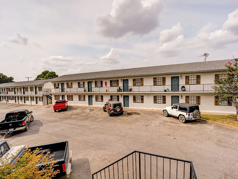 Mill Creek Apartments — Photo 43