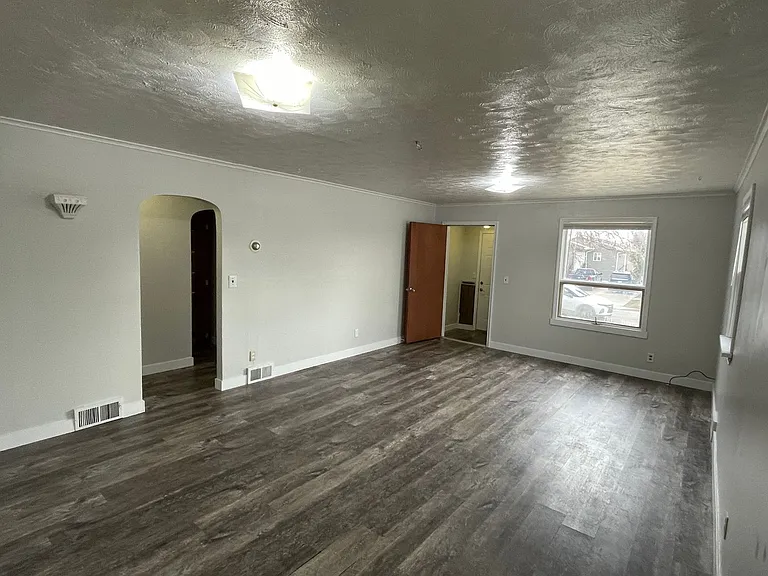 1021 Dilger Ave — Photo 7