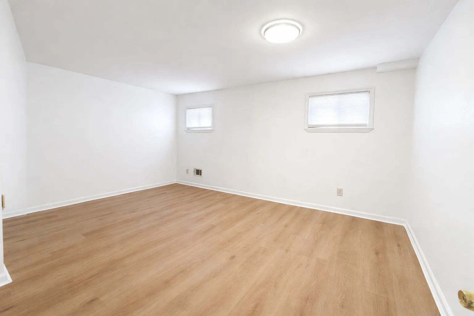 2 bed, 850 sqft, $2,200 — Photo 4