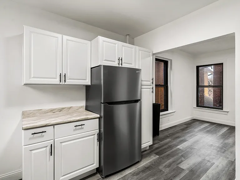 408 E 6th St #5 — Photo 12