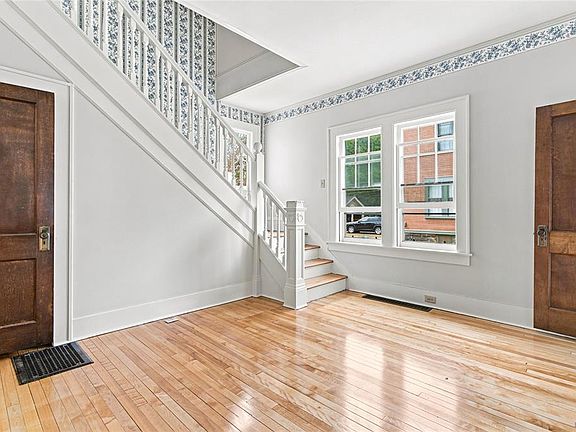 5th image of 453 Summit Avenue
