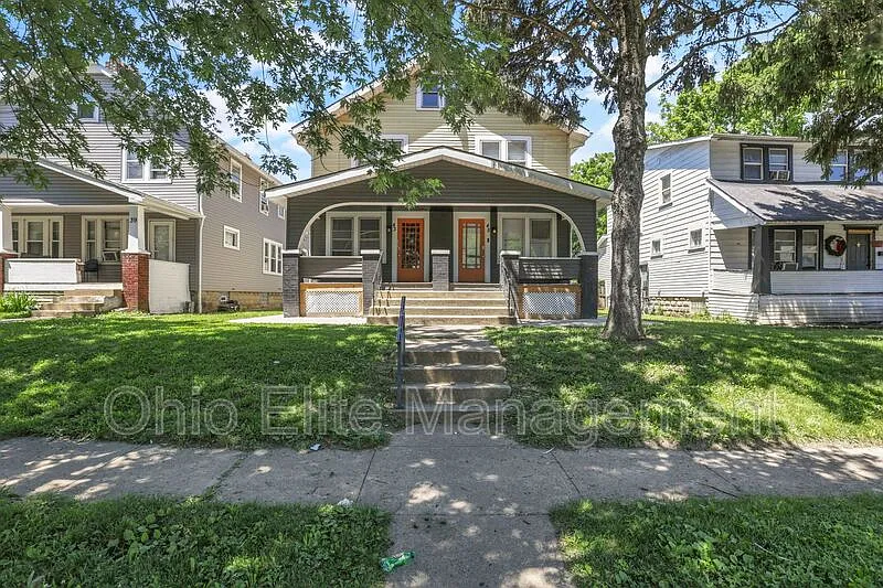 3 bed, 1.0 bath, 1200 sqft, $1,400 — Photo 2