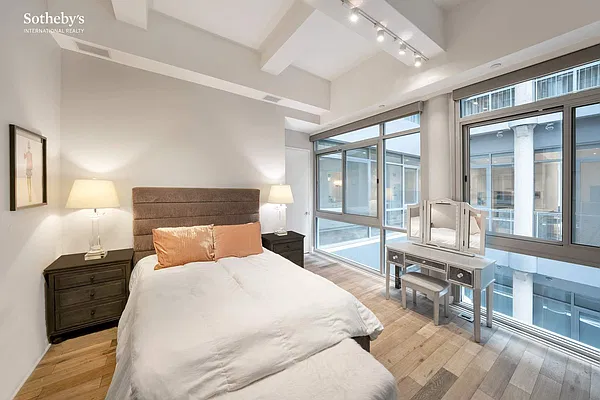 Sold by Sotheby's International Realty | media 14