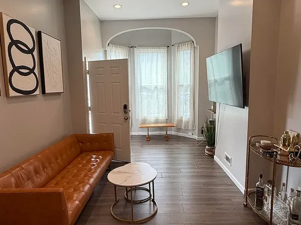 256 5 Fairmount Avenue image 3 of 9