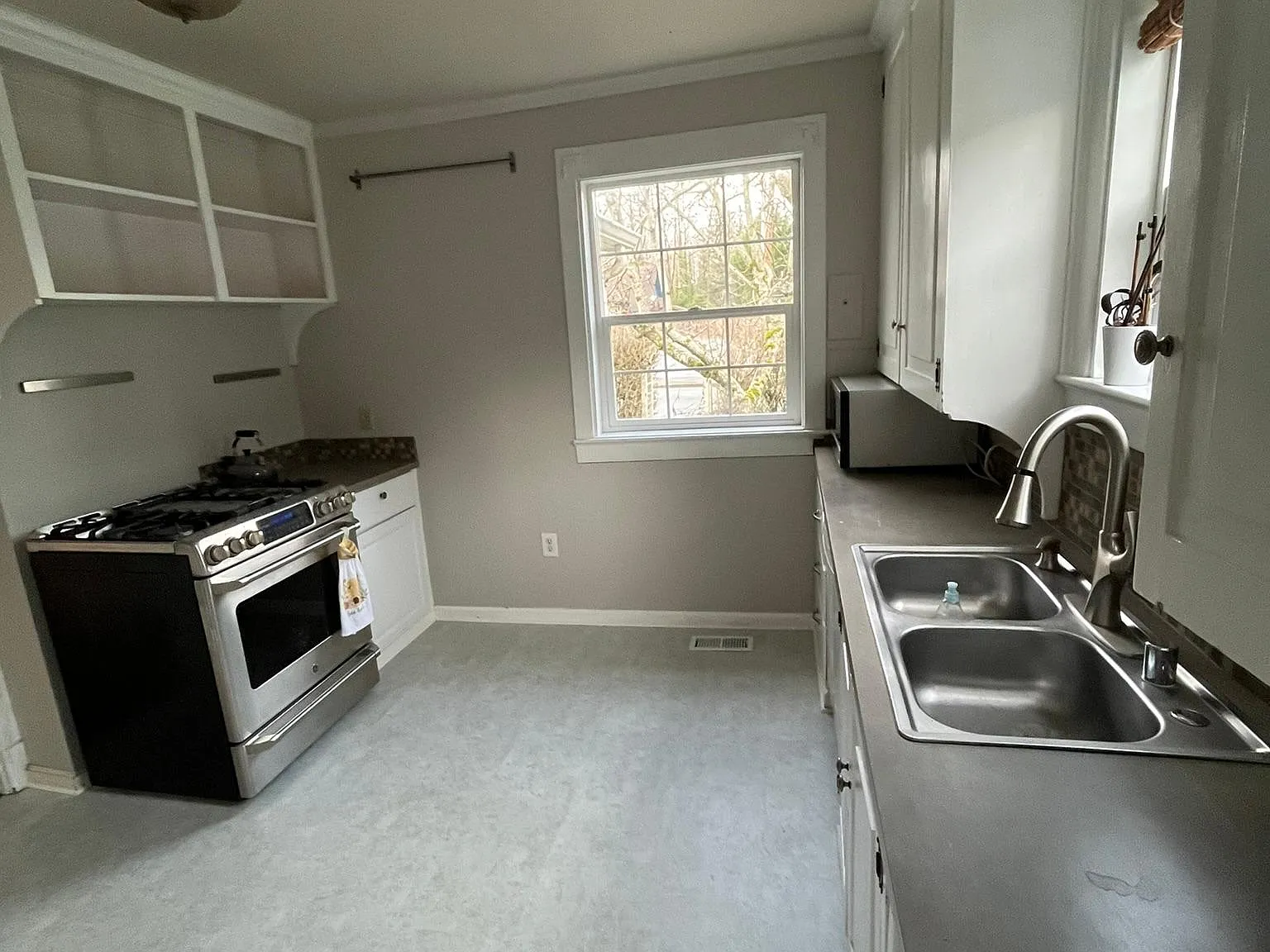 114 Sydney Ave N — Photo 3