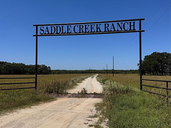 4th image of 19 Saddle Creek Ct