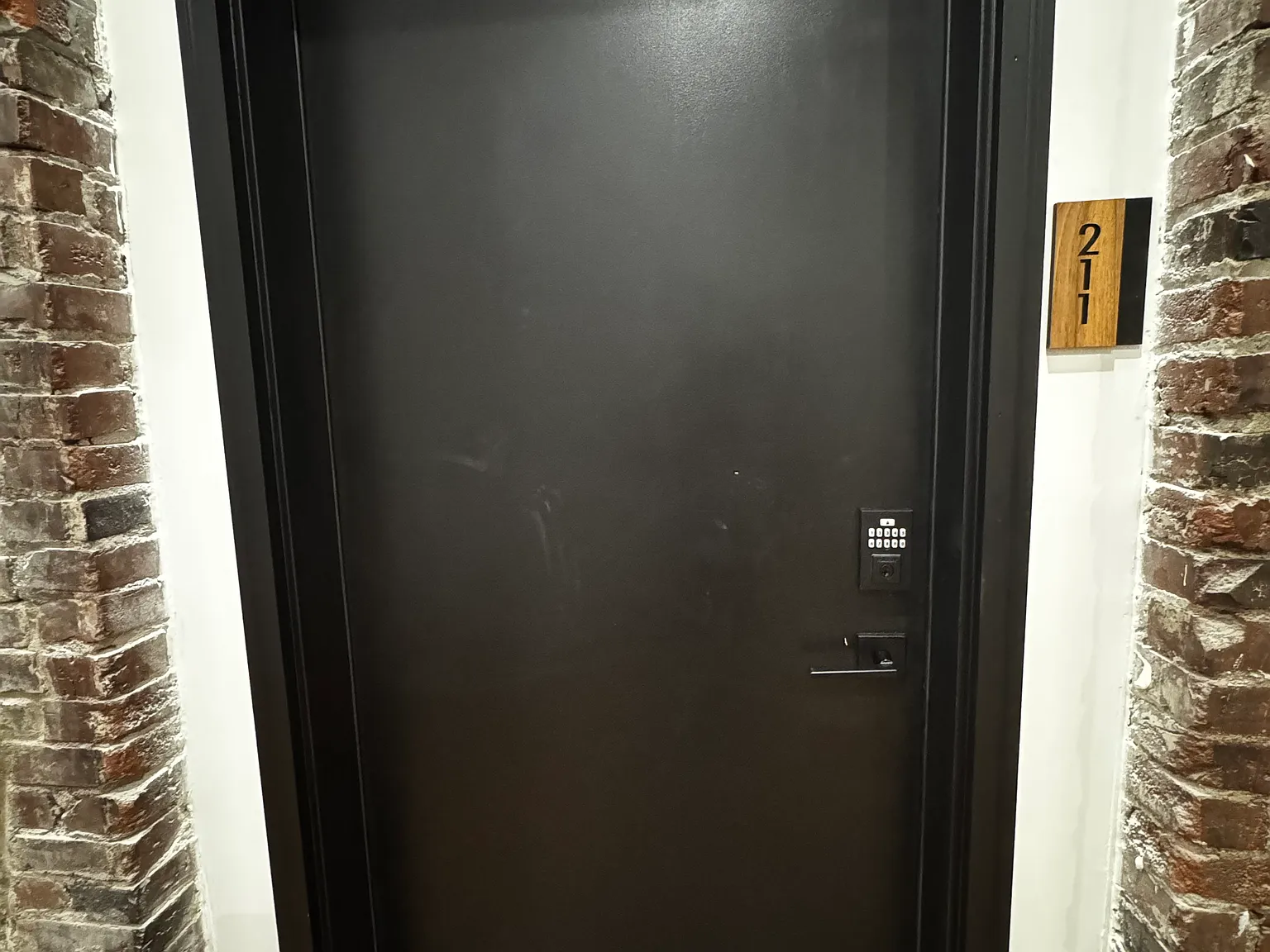 2 bed, 942 sqft, $2,000 — Photo 2