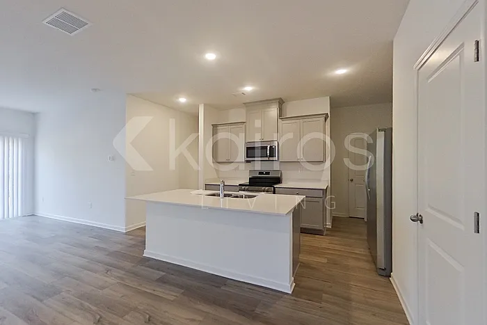 4 bed, 3.0 bath, 2170 sqft, $2,275 — Photo 3
