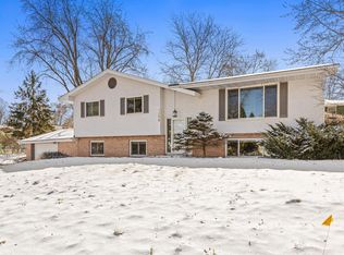 1056 Brooks Ave W, Roseville, MN 55113