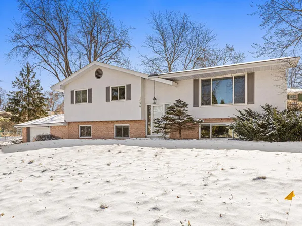 1056 Brooks Ave W, Roseville, MN 55113