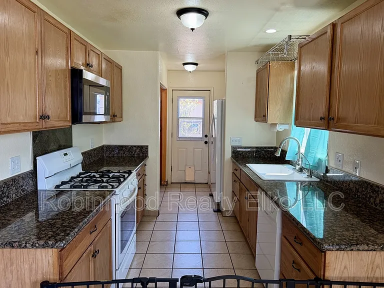 187 B St — Photo 11